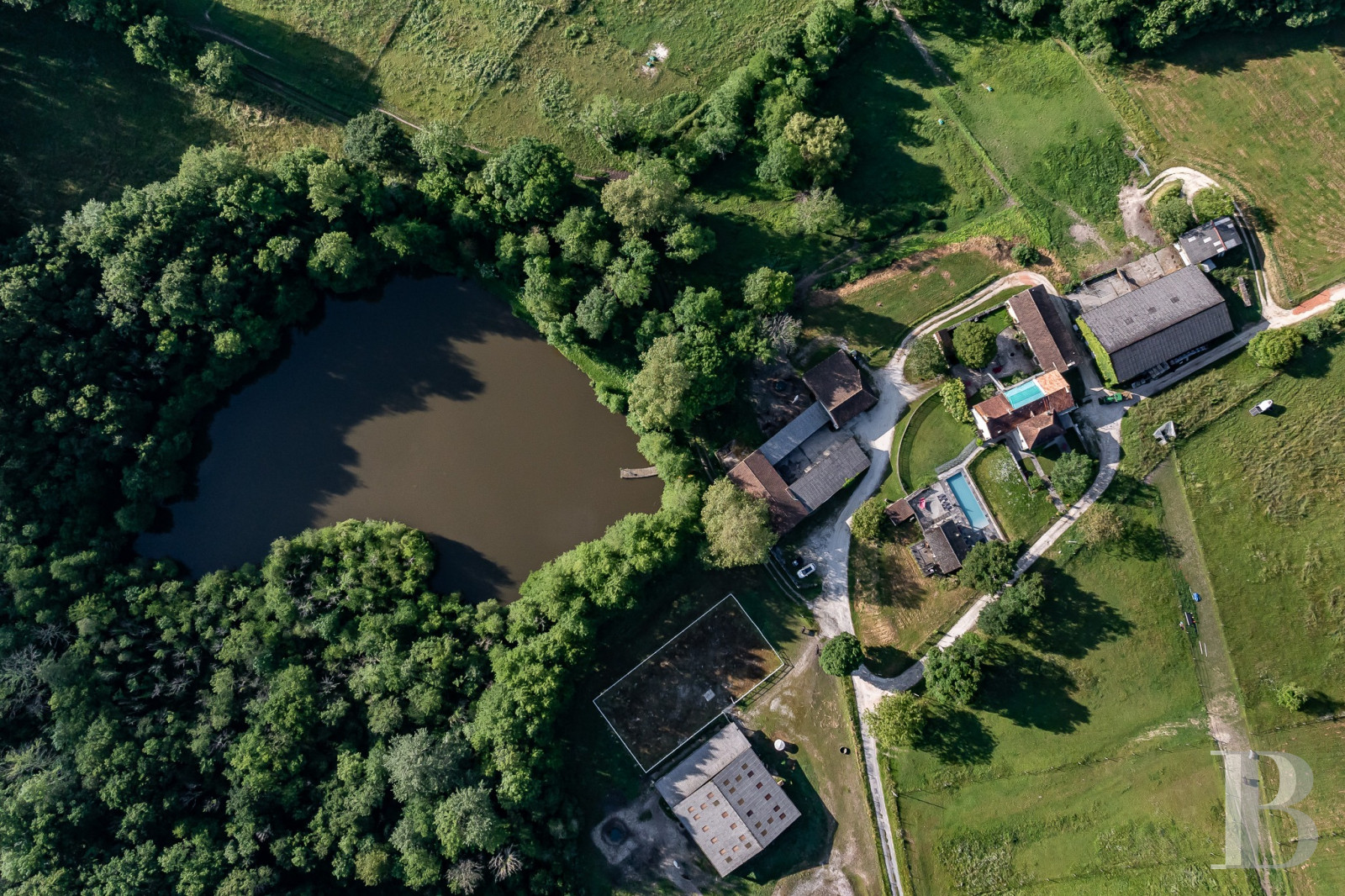 An estate dedicated to breeding Arabian thoroughbred horses near to Brantôme in the Dordogne - photo  n°4